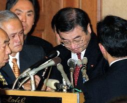 Mori's rivals back down, no-confidence motion to fail